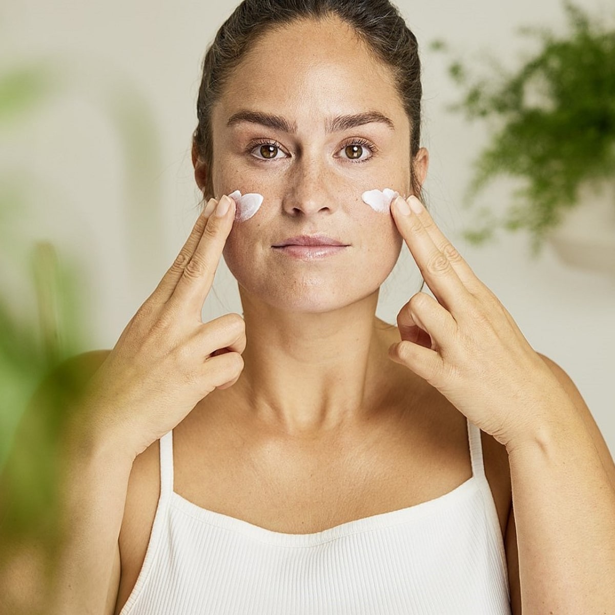 Weleda Balancing Day Cream - Iris 30ml used on face